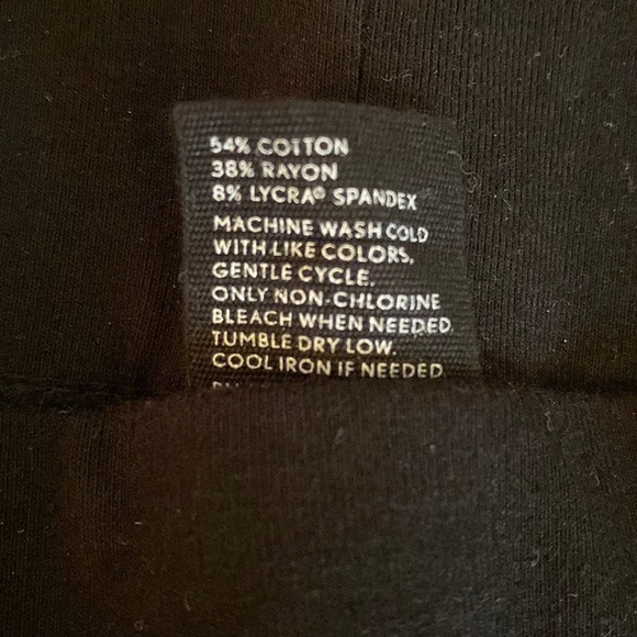 Two pairs Hue leggings. One Black and One Charcoal. Medium. - Picture 6 of 8